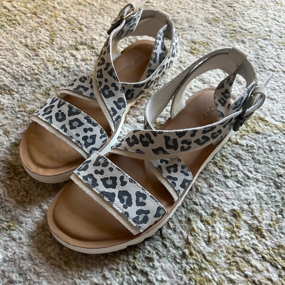 New*** Toms White Sandals